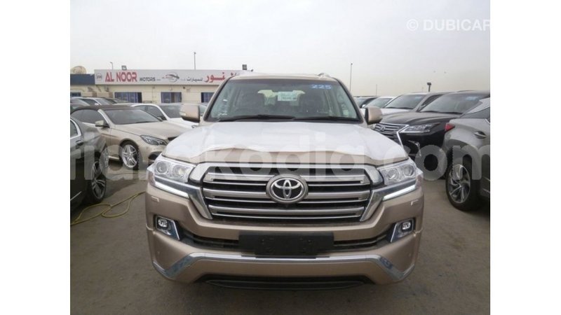 Big with watermark toyota land cruiser diana import dubai 5181