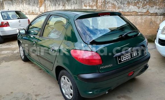Acheter Occasion Voiture Peugeot 206 Vert à Antananarivo au Analamanga Acheter Occasion Voiture Peugeot 206 Vert à Antananarivo au Analamanga