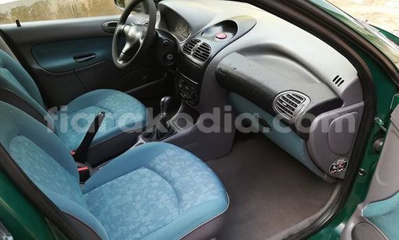 Acheter Occasion Voiture Peugeot 206 Vert à Antananarivo, Analamanga Acheter Occasion Voiture Peugeot 206 Vert à Antananarivo, Analamanga