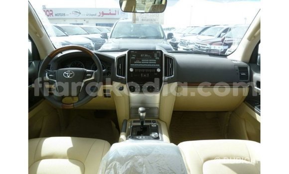 Acheter Import Voiture Toyota Land Cruiser Blanc à Import - Dubai, Diana Acheter Import Voiture Toyota Land Cruiser Blanc à Import - Dubai, Diana