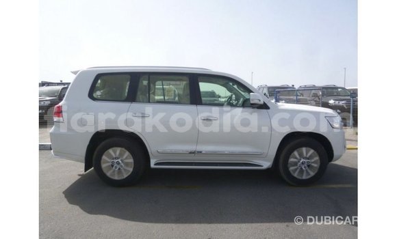 Acheter Import Voiture Toyota Land Cruiser Blanc à Import - Dubai, Diana Acheter Import Voiture Toyota Land Cruiser Blanc à Import - Dubai, Diana