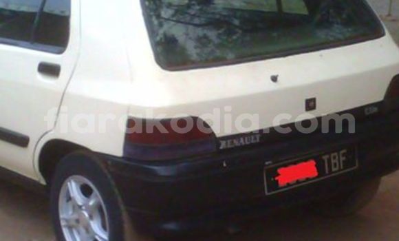 Acheter Occasion Voiture Renault Clio Blanc à Antananarivo au Analamanga Acheter Occasion Voiture Renault Clio Blanc à Antananarivo au Analamanga