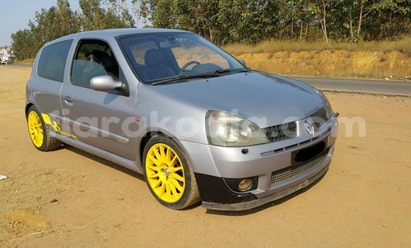 Acheter Occasion Voiture Renault Clio Gris à Antananarivo au Analamanga Acheter Occasion Voiture Renault Clio Gris à Antananarivo au Analamanga