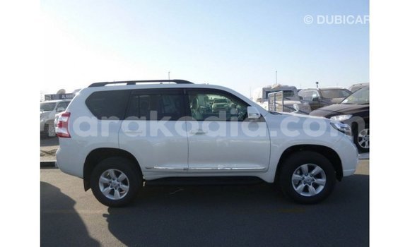 Acheter Import Voiture Toyota Prado Blanc à Import - Dubai, Diana Acheter Import Voiture Toyota Prado Blanc à Import - Dubai, Diana