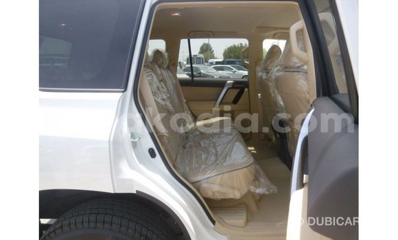 Acheter Import Voiture Toyota Prado Blanc à Import - Dubai, Diana Acheter Import Voiture Toyota Prado Blanc à Import - Dubai, Diana