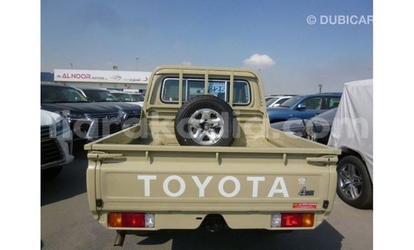 Acheter Import Voiture Toyota Land Cruiser Beige à Import - Dubai, Diana Acheter Import Voiture Toyota Land Cruiser Beige à Import - Dubai, Diana