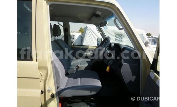 Acheter Import Voiture Toyota Land Cruiser Beige à Import - Dubai, Diana Acheter Import Voiture Toyota Land Cruiser Beige à Import - Dubai, Diana