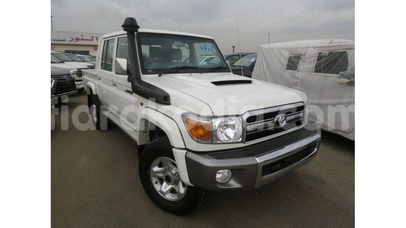 Big with watermark toyota land cruiser diana import dubai 5210