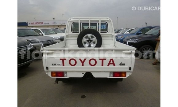 Acheter Import Voiture Toyota Land Cruiser Blanc à Import - Dubai, Diana Acheter Import Voiture Toyota Land Cruiser Blanc à Import - Dubai, Diana