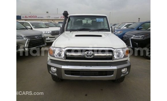 Acheter Import Voiture Toyota Land Cruiser Blanc à Import - Dubai, Diana Acheter Import Voiture Toyota Land Cruiser Blanc à Import - Dubai, Diana