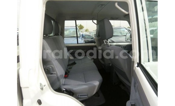 Acheter Import Voiture Toyota Land Cruiser Blanc à Import - Dubai, Diana Acheter Import Voiture Toyota Land Cruiser Blanc à Import - Dubai, Diana