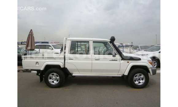 Acheter Import Voiture Toyota Land Cruiser Blanc à Import - Dubai, Diana Acheter Import Voiture Toyota Land Cruiser Blanc à Import - Dubai, Diana