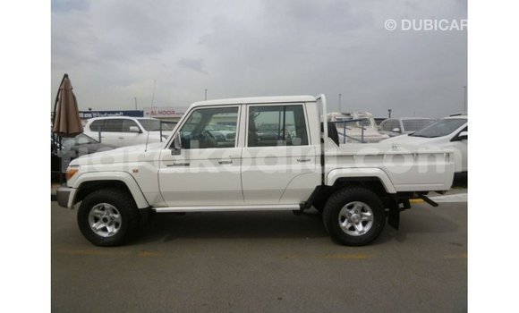 Acheter Import Voiture Toyota Land Cruiser Blanc à Import - Dubai, Diana Acheter Import Voiture Toyota Land Cruiser Blanc à Import - Dubai, Diana