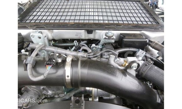 Acheter Import Voiture Toyota Land Cruiser Blanc à Import - Dubai, Diana Acheter Import Voiture Toyota Land Cruiser Blanc à Import - Dubai, Diana