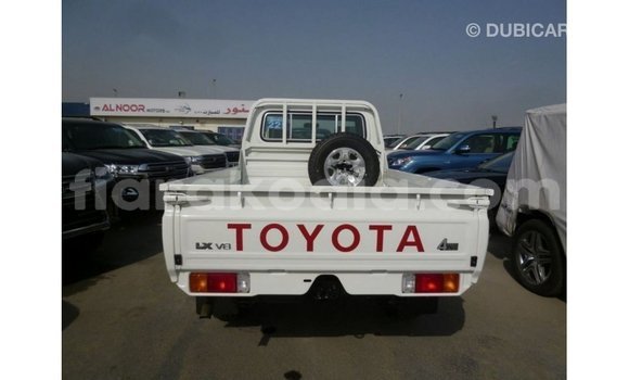 Acheter Import Voiture Toyota Land Cruiser Blanc à Import - Dubai, Diana Acheter Import Voiture Toyota Land Cruiser Blanc à Import - Dubai, Diana