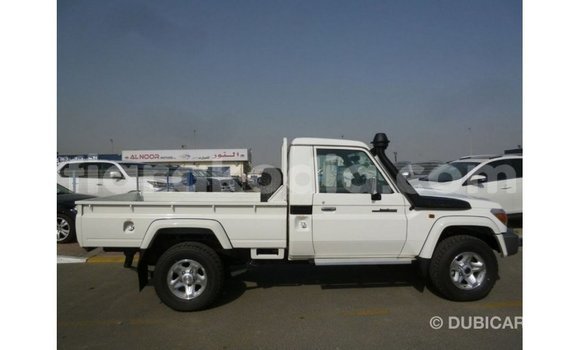 Acheter Import Voiture Toyota Land Cruiser Blanc à Import - Dubai, Diana Acheter Import Voiture Toyota Land Cruiser Blanc à Import - Dubai, Diana