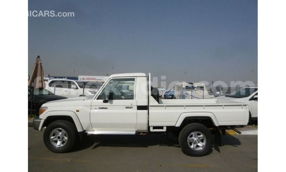 Acheter Import Voiture Toyota Land Cruiser Blanc à Import - Dubai, Diana Acheter Import Voiture Toyota Land Cruiser Blanc à Import - Dubai, Diana