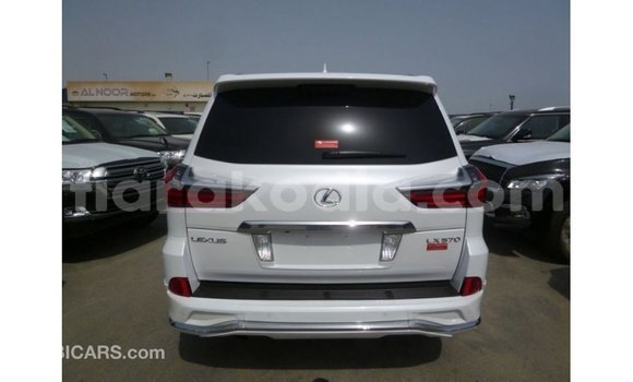 Acheter Import Voiture Lexus LX Blanc à Import - Dubai, Diana Acheter Import Voiture Lexus LX Blanc à Import - Dubai, Diana