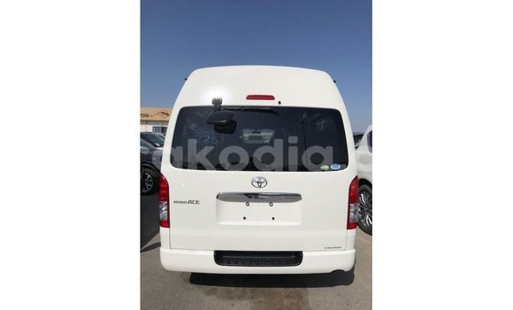 Acheter Import Voiture Toyota Hiace Blanc à Import - Dubai, Diana Acheter Import Voiture Toyota Hiace Blanc à Import - Dubai, Diana