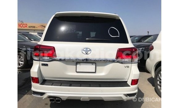 Acheter Import Voiture Toyota Land Cruiser Blanc à Import - Dubai, Diana Acheter Import Voiture Toyota Land Cruiser Blanc à Import - Dubai, Diana