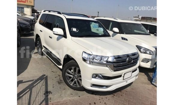 Acheter Import Voiture Toyota Land Cruiser Blanc à Import - Dubai, Diana Acheter Import Voiture Toyota Land Cruiser Blanc à Import - Dubai, Diana