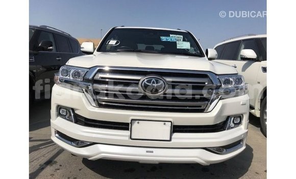 Acheter Import Voiture Toyota Land Cruiser Blanc à Import - Dubai, Diana Acheter Import Voiture Toyota Land Cruiser Blanc à Import - Dubai, Diana