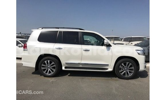 Acheter Import Voiture Toyota Land Cruiser Blanc à Import - Dubai, Diana Acheter Import Voiture Toyota Land Cruiser Blanc à Import - Dubai, Diana