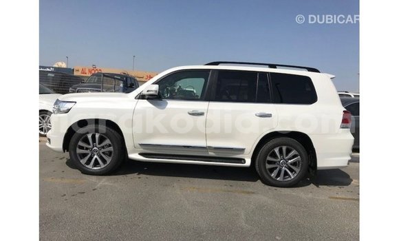 Acheter Import Voiture Toyota Land Cruiser Blanc à Import - Dubai, Diana Acheter Import Voiture Toyota Land Cruiser Blanc à Import - Dubai, Diana