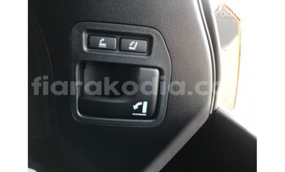 Acheter Import Voiture Toyota Land Cruiser Blanc à Import - Dubai, Diana Acheter Import Voiture Toyota Land Cruiser Blanc à Import - Dubai, Diana