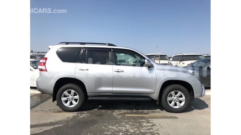 Big with watermark toyota prado diana import dubai 5222