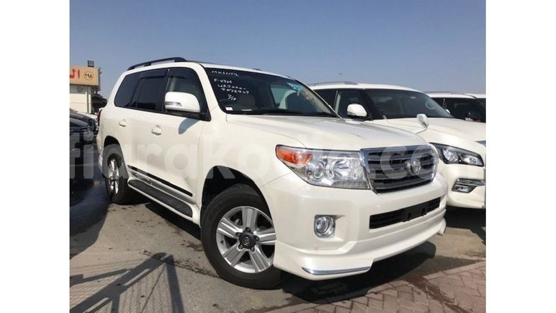 Big with watermark toyota land cruiser diana import dubai 5223