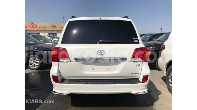 Big with watermark toyota land cruiser diana import dubai 5223