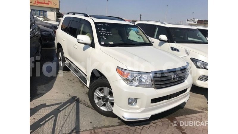 Big with watermark toyota land cruiser diana import dubai 5223