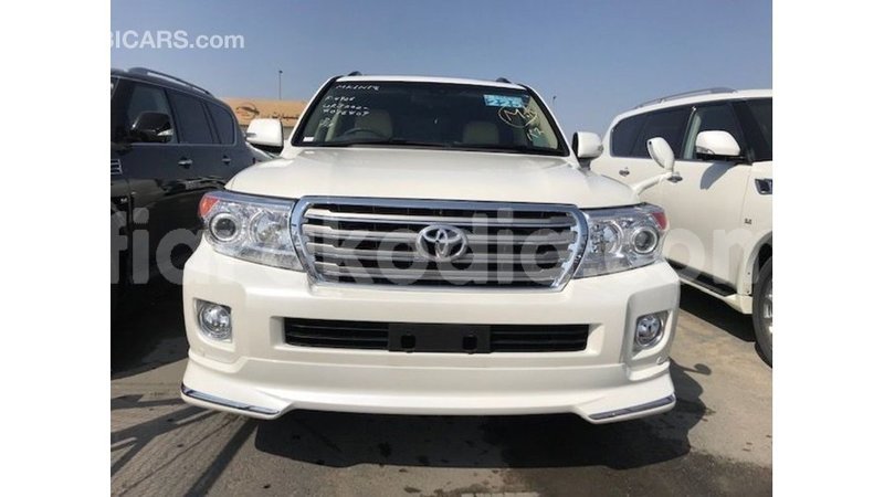 Big with watermark toyota land cruiser diana import dubai 5223