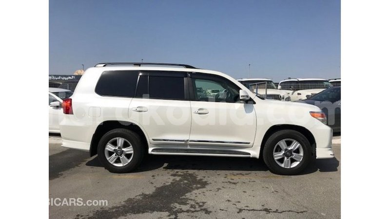 Big with watermark toyota land cruiser diana import dubai 5223