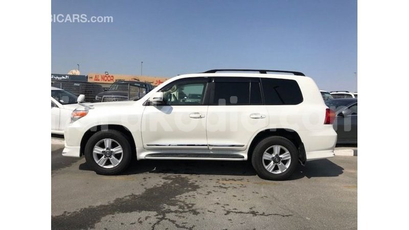 Big with watermark toyota land cruiser diana import dubai 5223