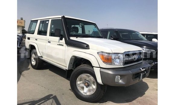 Acheter Import Voiture Toyota Land Cruiser Blanc à Import - Dubai, Diana Acheter Import Voiture Toyota Land Cruiser Blanc à Import - Dubai, Diana
