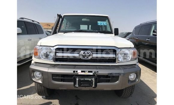 Acheter Import Voiture Toyota Land Cruiser Blanc à Import - Dubai, Diana Acheter Import Voiture Toyota Land Cruiser Blanc à Import - Dubai, Diana