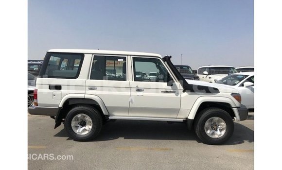 Acheter Import Voiture Toyota Land Cruiser Blanc à Import - Dubai, Diana Acheter Import Voiture Toyota Land Cruiser Blanc à Import - Dubai, Diana