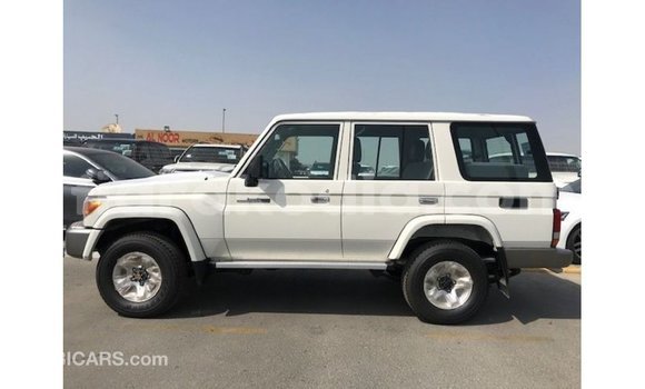 Acheter Import Voiture Toyota Land Cruiser Blanc à Import - Dubai, Diana Acheter Import Voiture Toyota Land Cruiser Blanc à Import - Dubai, Diana