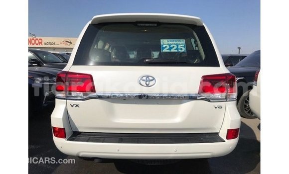 Acheter Import Voiture Toyota Land Cruiser Blanc à Import - Dubai, Diana Acheter Import Voiture Toyota Land Cruiser Blanc à Import - Dubai, Diana
