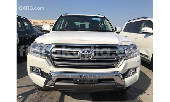 Acheter Import Voiture Toyota Land Cruiser Blanc à Import - Dubai, Diana Acheter Import Voiture Toyota Land Cruiser Blanc à Import - Dubai, Diana