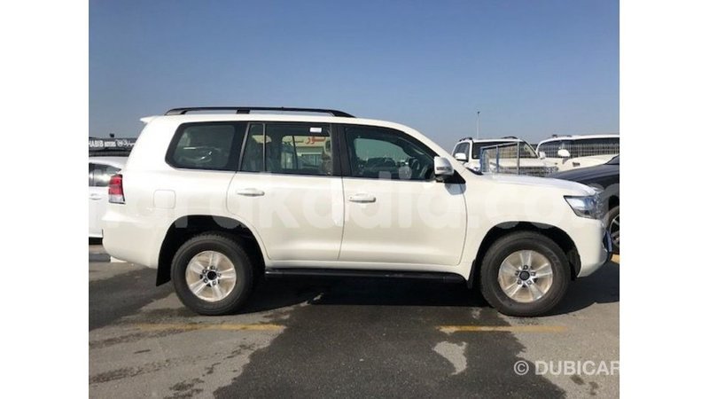 Big with watermark toyota land cruiser diana import dubai 5228