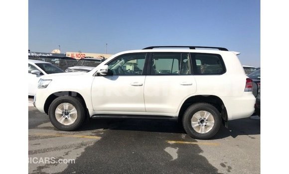 Acheter Import Voiture Toyota Land Cruiser Blanc à Import - Dubai, Diana Acheter Import Voiture Toyota Land Cruiser Blanc à Import - Dubai, Diana