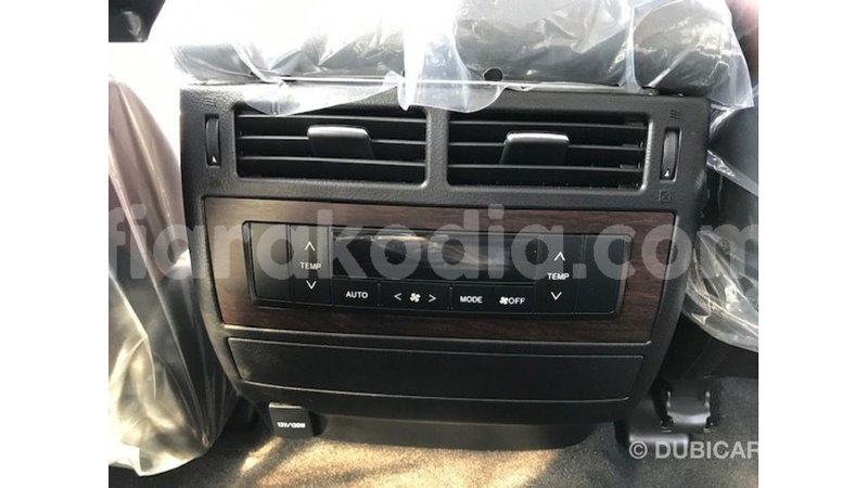 Big with watermark toyota land cruiser diana import dubai 5228