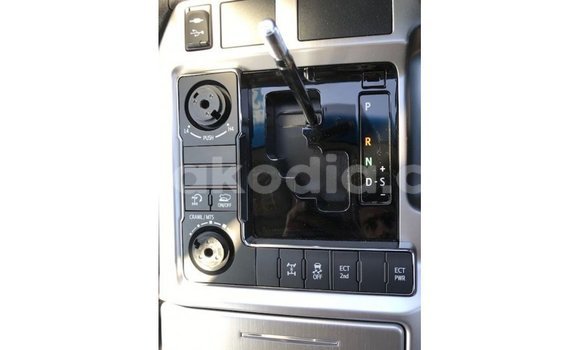 Acheter Import Voiture Toyota Land Cruiser Blanc à Import - Dubai, Diana Acheter Import Voiture Toyota Land Cruiser Blanc à Import - Dubai, Diana