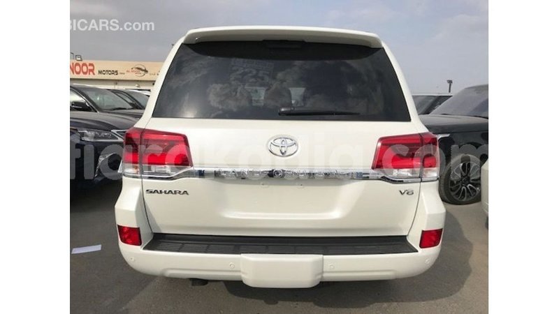 Big with watermark toyota land cruiser diana import dubai 5229