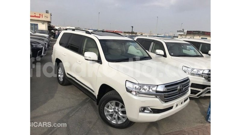 Big with watermark toyota land cruiser diana import dubai 5229