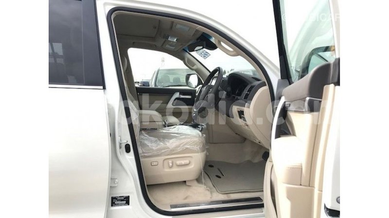 Big with watermark toyota land cruiser diana import dubai 5229