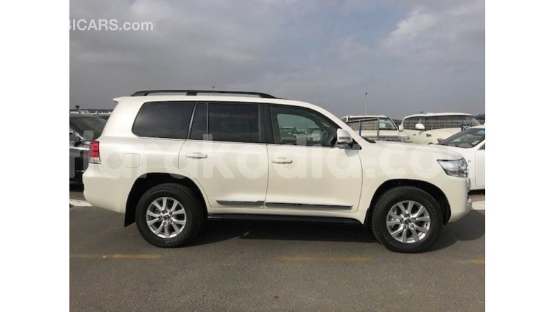 Big with watermark toyota land cruiser diana import dubai 5229